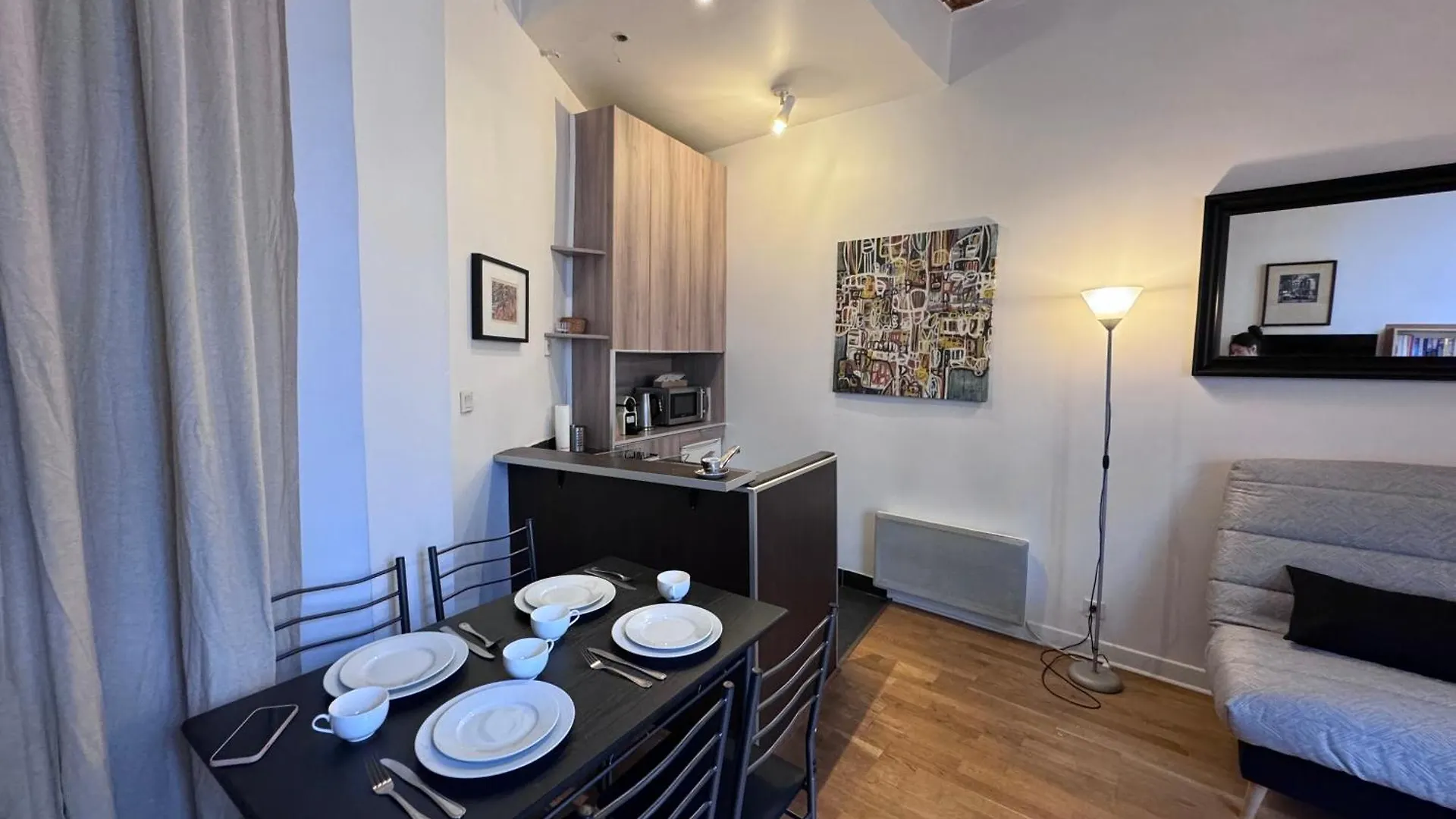 Appartement Typique Parisien Au Coeur Du Marais 0*, Paris