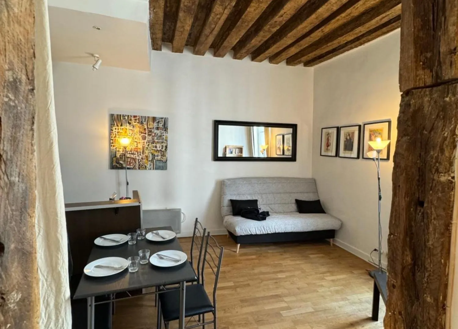 Appartement Typique Parisien Au Coeur Du Marais 0*, Paris France