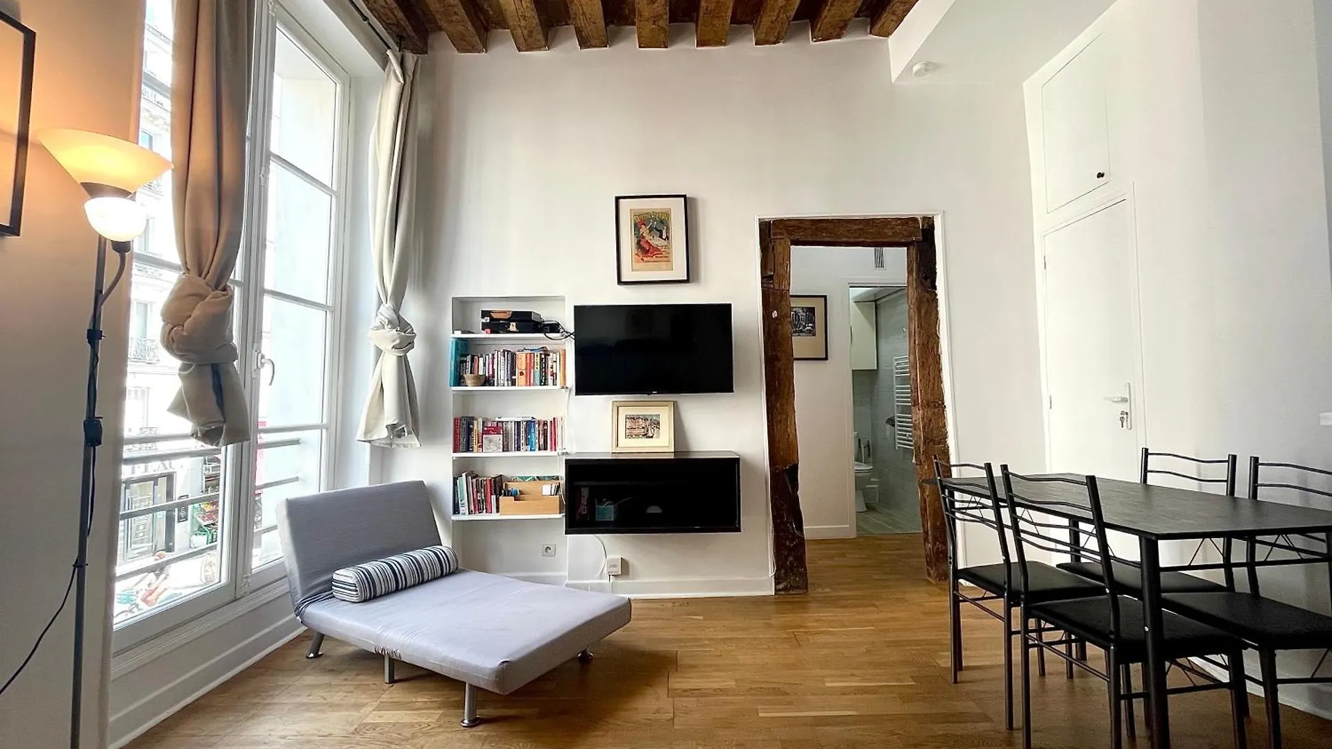 Appartement Typique Parisien Au Coeur Du Marais